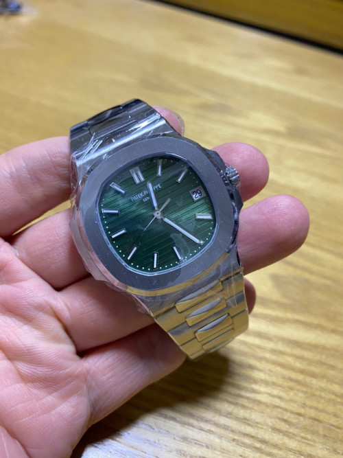 노틸러스 그린 다이얼 SS 브레이슬릿 40mm 5711.jpg