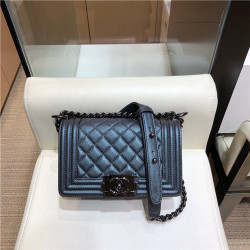 CHANEL 샤넬 보이백 20CM 신상 AS35588