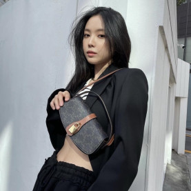 [에이핑크 손나은] CELINE 셀린느 트리오페 타부 숄더백