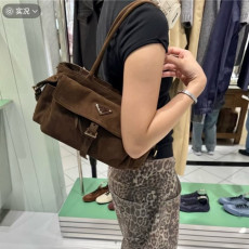 PRADA 프라다 익스플로러 미디움 토트백 1BG596