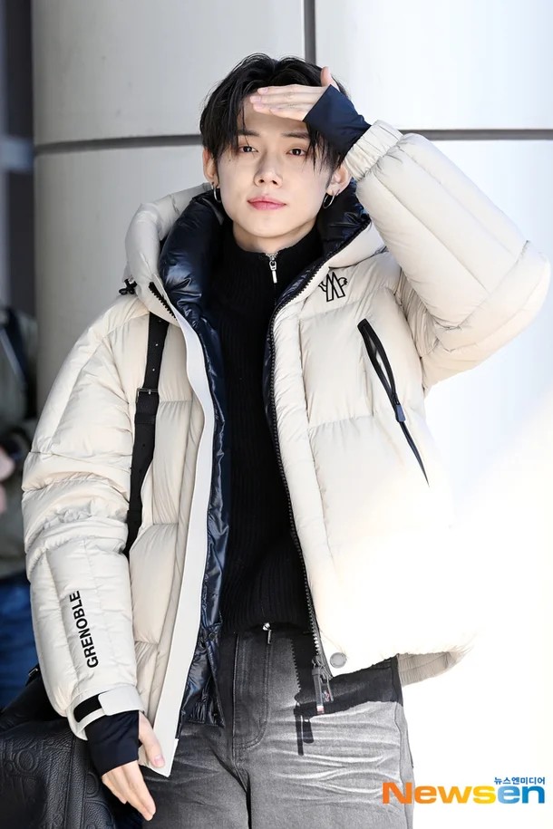 [투모로우바이투게더 연준] MONCLER 몽클레어 그레노블 셰르페리 숏 다운 패딩 자켓 2COLOR