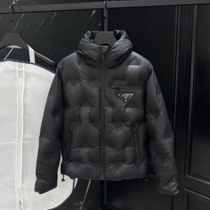 PRADA 프라다 트라이앵글 엠보 다운 패딩 자켓