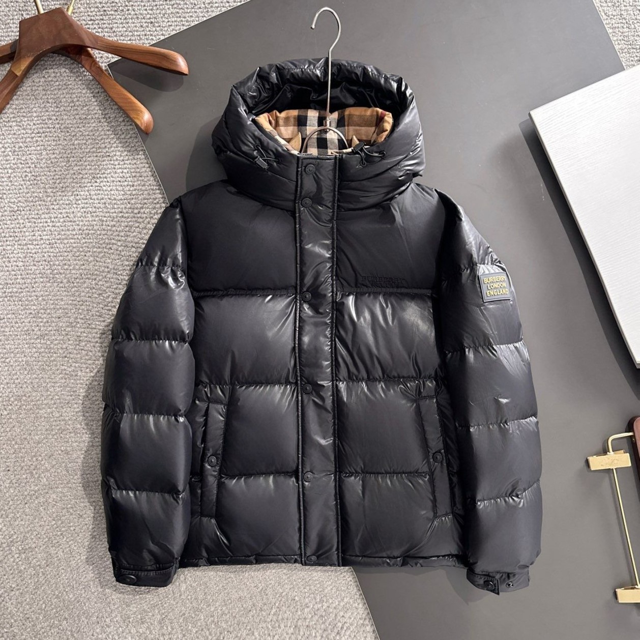 BURBERRY 버버리 로고 패치 다운 패딩 2COLOR