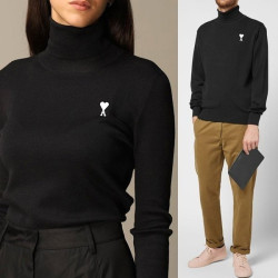 AMI 아미 스몰하트 터틀넥 니트