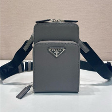 PRADA 프라다 브러시드 스마트폰 케이스백 2ZH126