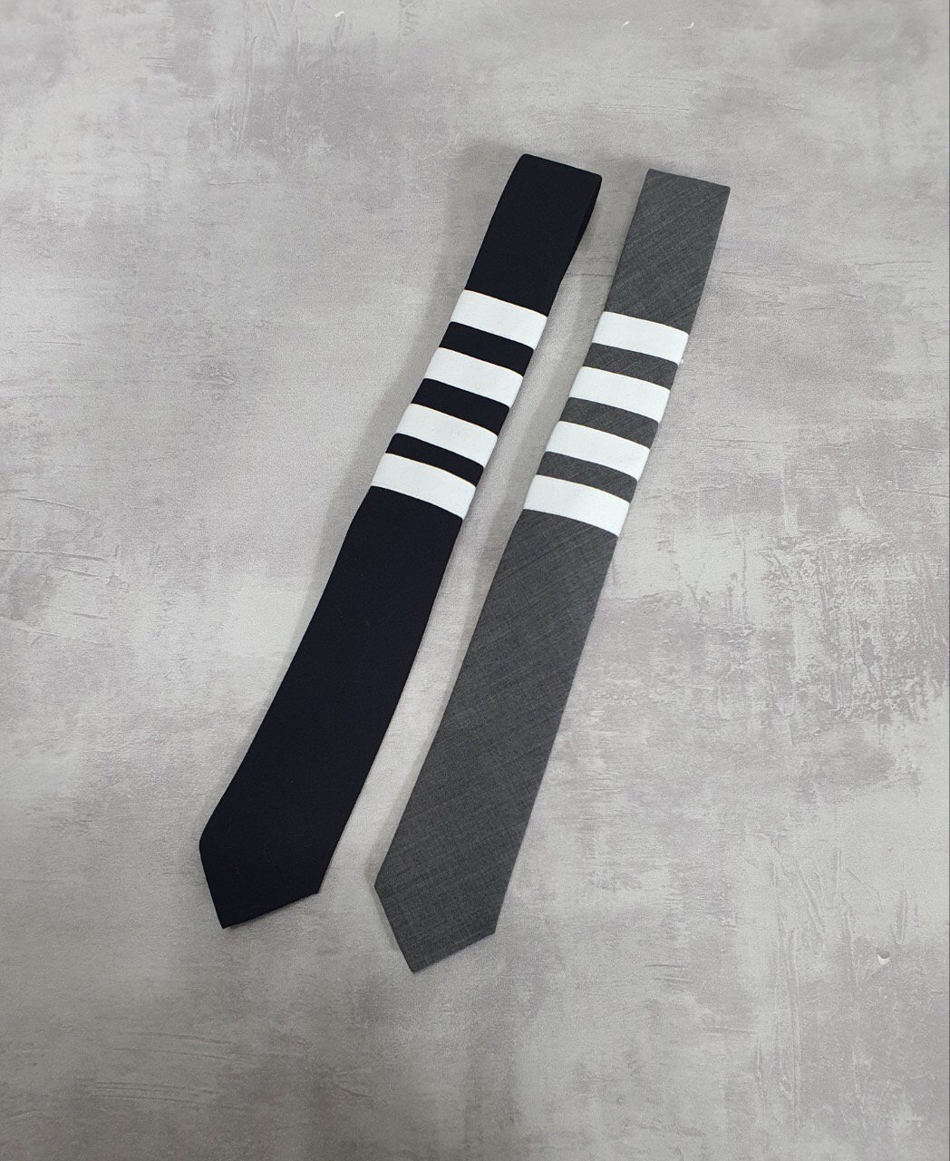 THOM BROWNE 톰브라운 4바 플레인 위브 넥타이