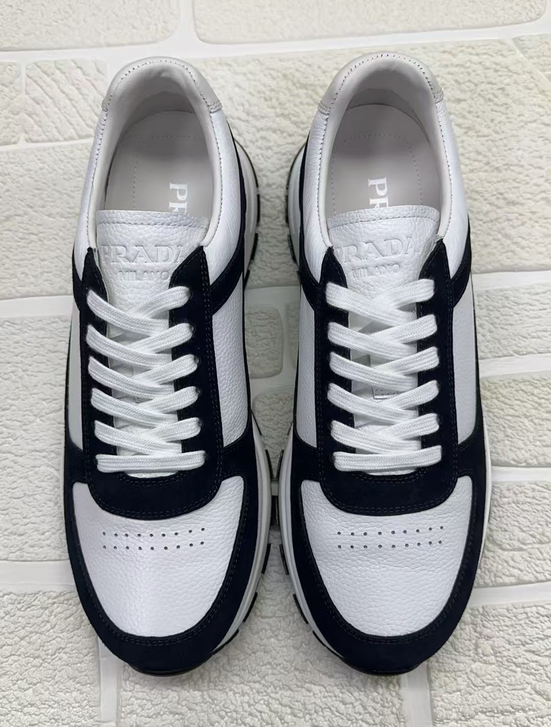 ●실사● 프라다 스니커즈