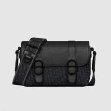 DIOR 디올  Daily 미니 플랩 스트랩백 2ESCA